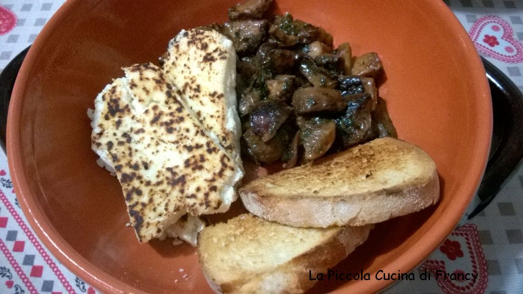 Ricotta grigliata, porcini e crostoni di pane